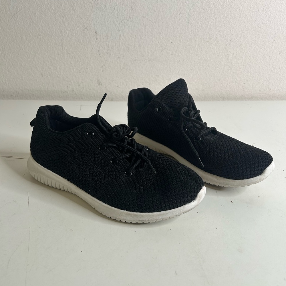 Pro Player size 7 Sneakers